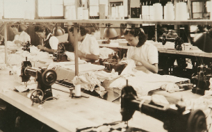 1896年 郡是製絲株式会社を設立 1917年 郡是女学校設置